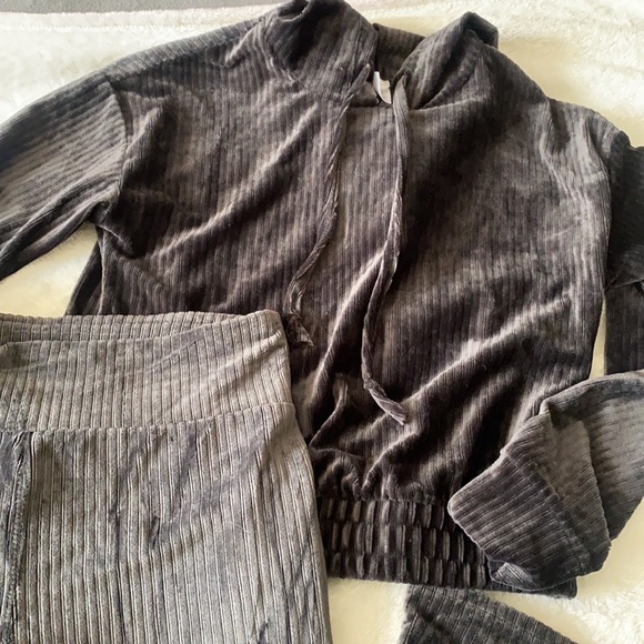 Two piece set flare pants and crop top - Picture 2 of 9